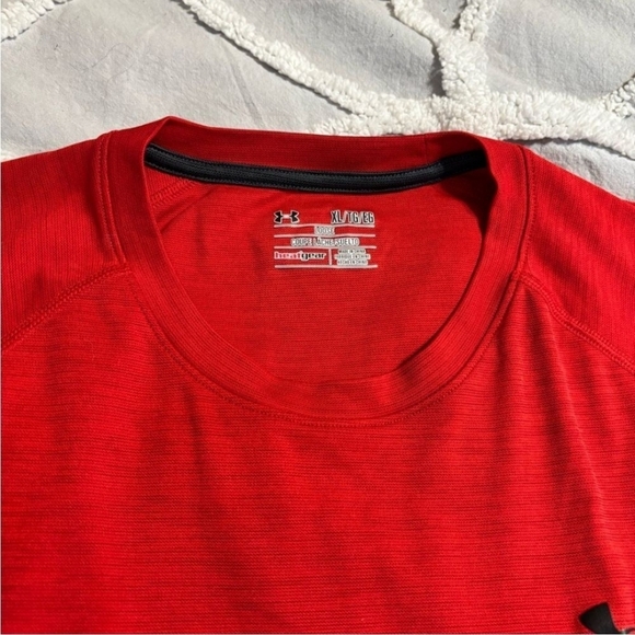 Under Armour Men's Red Shirt size XL - Picture 5 of 8